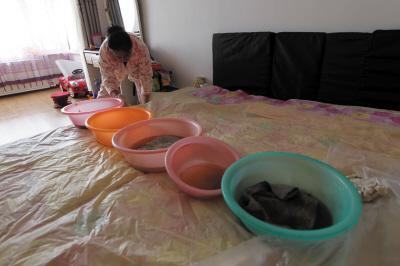 葫芦岛楼上漏水，住户失联，小区没物管，业主维权难！律师来支招……